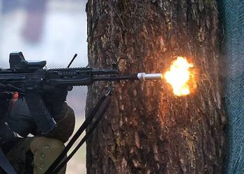 ریڈ آرمی کے ماتحت لڑائیوں میں اے پی یو کے باڑے کا انکشاف ہوا