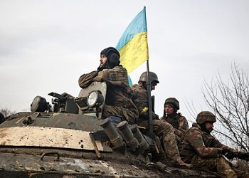 انہوں نے یوکرین سے مطالبہ کیا کہ وہ روس کے ساتھ فوجی سرگرمیاں روکنے کا مطالبہ کریں