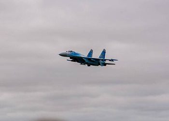 ریاستہائے متحدہ میں ، انہوں نے روسی کے مقابلے میں یوکرین کے ایس یو 27 کا فائدہ دریافت کیا