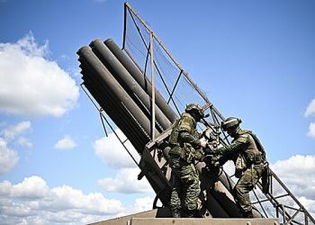 روسی فوج نے انگریزی تقریر سنی اور مسلح افواج کے غیر ملکی یونٹوں کو تباہ کردیا