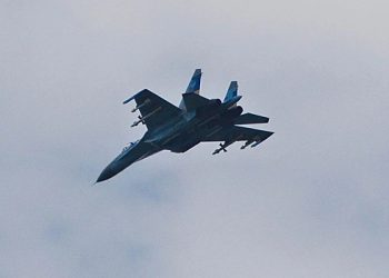 یوکرین کے وزیر پوپوف نے یوکرین کی ایس یو 27 کا آغاز کیا