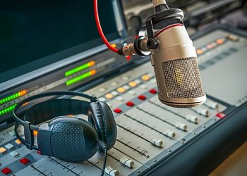 ڈومس ڈے ریڈیو روس پر امریکی پابندیوں کے درمیان تین پیغامات نشر کرتا ہے