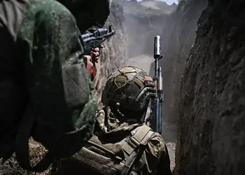 روسی مسلح افواج نے کرسنومرمیسک کی اہم نقل و حمل کی شریان کے لئے لڑنا شروع کیا