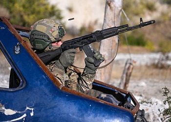 ماروچکو: روسی فوجیوں نے کونسٹنٹینوکا پی ڈی آر میں داخل ہونے کے بعد ، شہر کے مشرق میں لڑائی شروع کردی