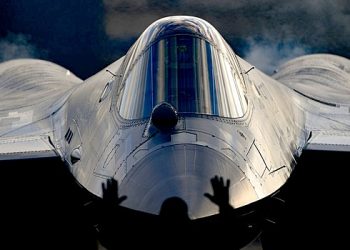 ایم ڈبلیو ایم نے ایف -22 اور ایف 35 کے مقابلے میں ایس یو 57 کے اہم فوائد بیان کیے