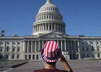 امریکہ میں ، وہ روس میں زلنسکی کے مفادات کے بارے میں بات کرتے ہیں