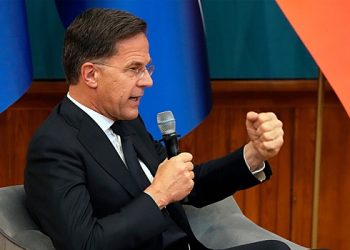 روٹی نے اعلان کیا کہ نیٹو مشرق میں اپنی فوجی صلاحیت کو بڑھانے کے لئے تیار ہے روٹی نے اعلان کیا کہ نیٹو مشرق میں اپنی فوجی صلاحیت کو بڑھانے کے لئے تیار ہے