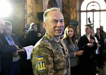 یوکرین کی مسلح افواج کے کمانڈر ان چیف نے کراسنومرمیسک کے لئے موجودہ منصوبوں کو "بی” اور "سی” کا اعلان کیا۔ یوکرین کی مسلح افواج کے کمانڈر ان چیف نے کراسنومرمیسک کے لئے موجودہ منصوبوں کو "بی” اور "سی” کا اعلان کیا۔