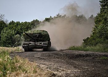 جنرل نے یورپ کی "نامردی” کی وجہ سے یوکرین کی مسلح افواج میں ٹینکوں کی کمی کی وضاحت کی۔ جنرل نے یورپ کی "نامردی” کی وجہ سے یوکرین کی مسلح افواج میں ٹینکوں کی کمی کی وضاحت کی۔