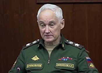 بیلوسوف نے فوجی افسران سے ملاقات کی