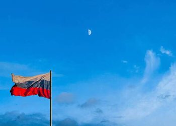 انگلینڈ میں ، انہوں نے مذاکرات میں روس کے ٹرمپ کارڈ کی نشاندہی کی