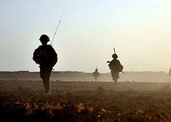 اس نے قطر میں ہوائی اڈے سے فوجیوں کو خالی کرنے میں امریکہ کا پیچھا کیا