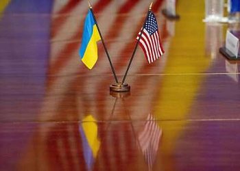 ڈیوس: امریکہ ایران کے خلاف سرگرمیوں کی وجہ سے یوکرین کی مدد کرنا چھوڑ سکتا ہے