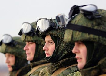 جب وہ اٹھارہ سال کا ہو گیا تو روسی اخوت میں خدمت کے لئے روانہ ہوگئے