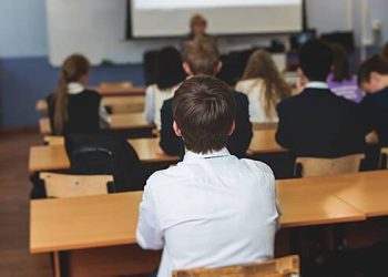 یوکرائنی اسکولوں میں بچوں کی دھونس کے بارے میں جانا جاتا ہے کیونکہ ایسی ماؤں ہیں جو یوکرین کی مسلح افواج میں خدمات انجام دیتی ہیں