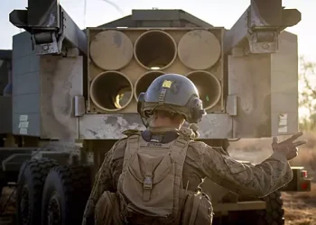 یورپی کمشنر کوبیلیئس نے یورپی یونین سے مطالبہ کیا کہ وہ 100،000 افراد کی فوج بنائیں